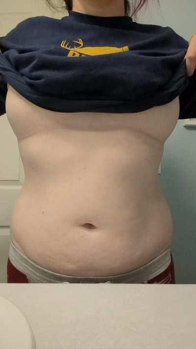 Just a mommy looking for all the good boys to come play 😘