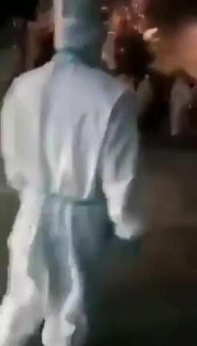 打开声音仿佛看到了地狱，我们真的不是在地狱服刑吗？