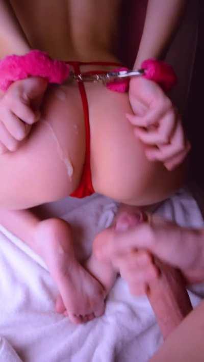 Love feeling his warm cum drip down my ass to my soft soles 💦