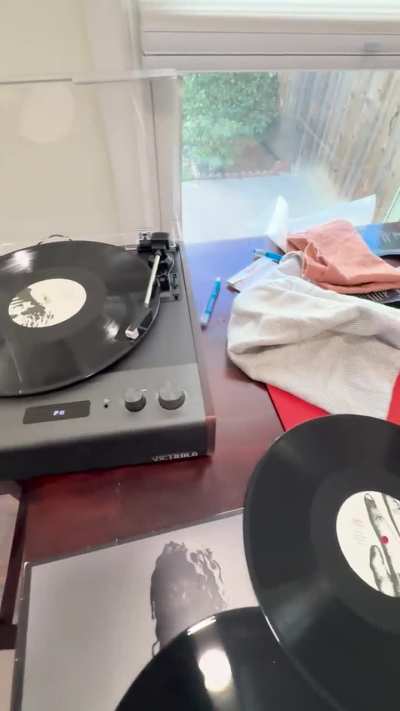 FINALLY GOT MYSELF A WORKING VINYL PLAYER, YAYYYY