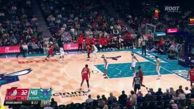 [Highlight] Shaedon Sharpe catches the pass midair on the baseline and turns it into a lob