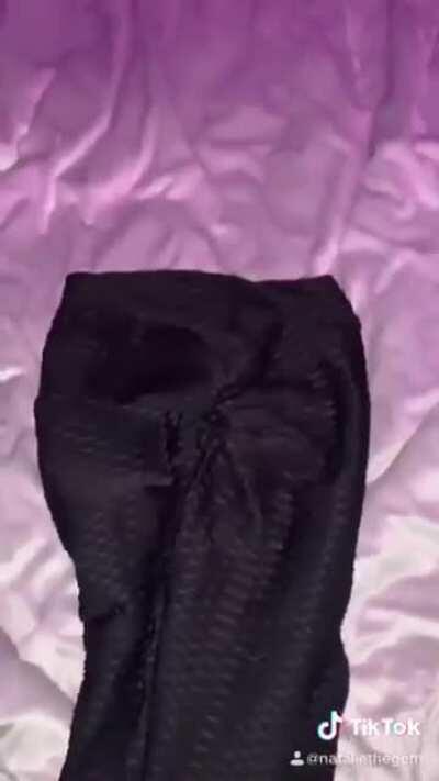 trying on those Tik Tok leggings