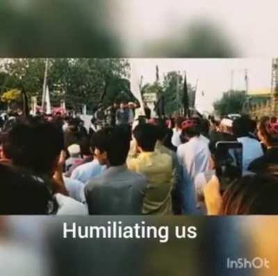 Manzoor Pashteen Protesting in front of Peshawar Press Club. He asked “There are only two ways to live life, slavery or resistance and which one you want?” People replied “Resistance”