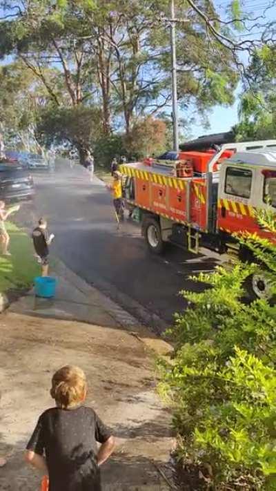 This is how Christmas Eve looks in our suburb. Merry Christmas everyone.