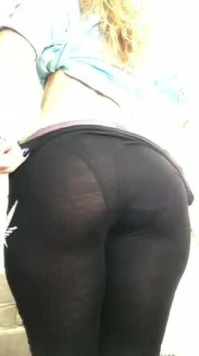 I'm a very regular mom in real life, i do my own nails, i like cute panties, i smoke sometimes.. the little things 💕