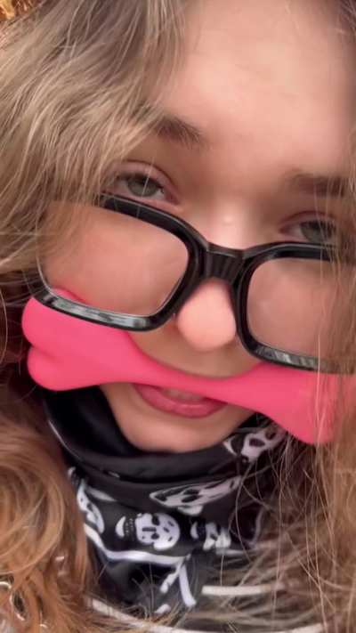 A little something hiding underneath my bandanna for you gag lovers😉