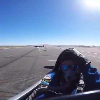 2 airplanes collide in the runway.