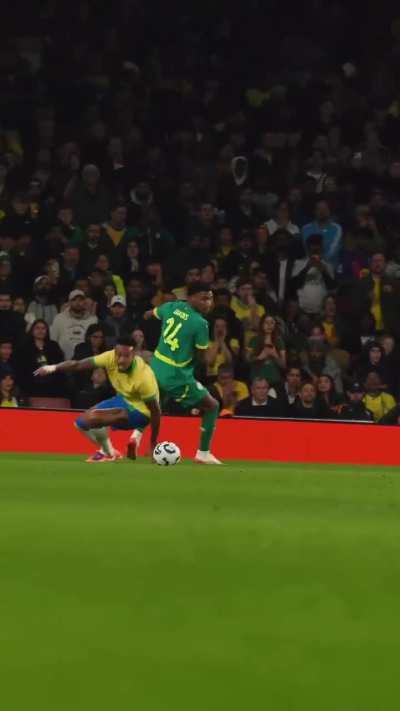 Militão as a right back for Brasil against Senegal,art in motion