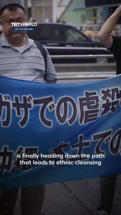 Man performs justifiable freakout everyday in Japanese streets.
