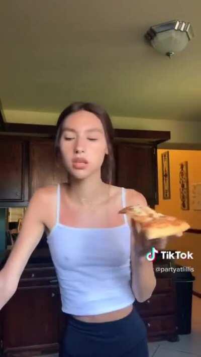 Someone’s not wearing a bra😳