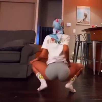 SHE LOOKS AMAZING 😻