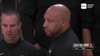 [Highlight] Nunn makes the three to cut the lead to 1 but Lakers commit a clear path foul on Holmes