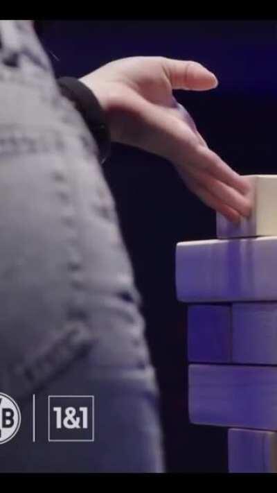 Aus dem Video: „Lukasz Piszczek gegen Julia Beautx: 1-GEGEN-1 - die Gameshow“