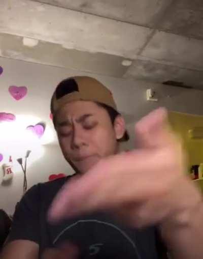 *pop* *pop* 🤌🤌🤌