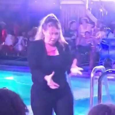 ASL presenter crushes Baby Got Back