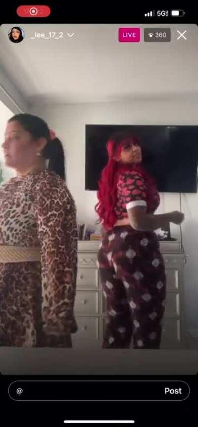 Claps in front of her mom😮‍💨👏🏾