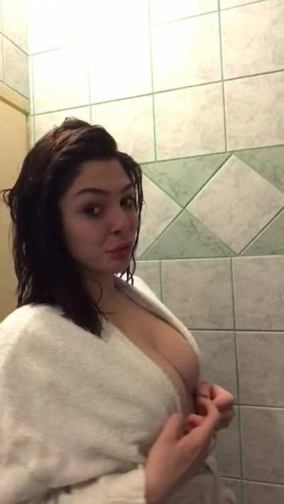 (18) come take a shower for christmas with me 😈💦🎄