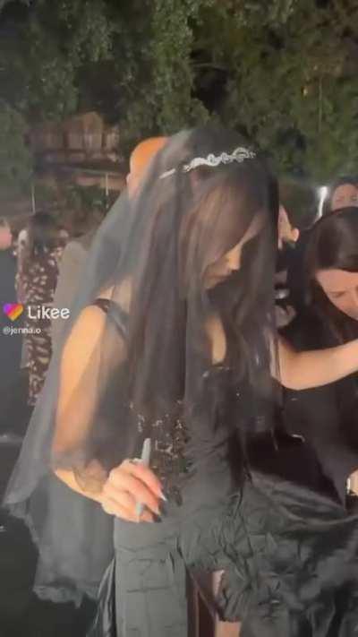 I'm gonna flash someone on accident 😭😭💀