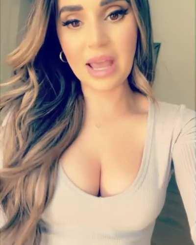 Finally showing off her tits