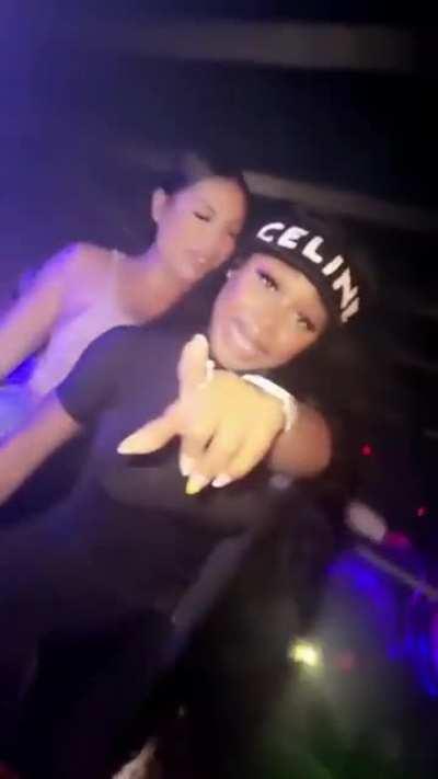 Anybody know who the other girl from her ig story is?