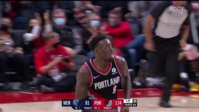 [Highlight] Nassir throws it down in transition then Dennis Smith Jr. lobs it up to Greg Brown and he punishes the rim