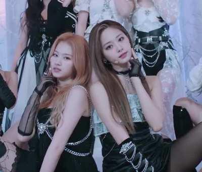 210428 - Stunning Sana and Tzuyu