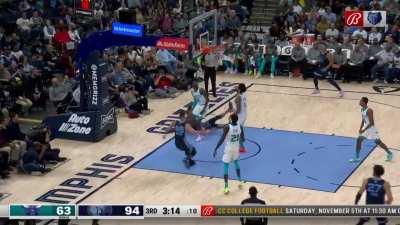 [Highlight] Nifty behind-the-back facilitation from Ja Morant