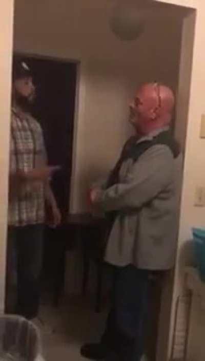 man gets slapped for not bringing the $20 he owned to a dealer