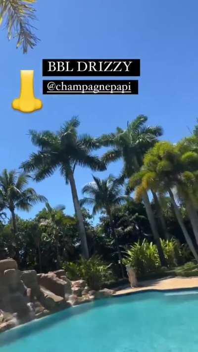 25% body fat with a carved out 6 pack 😭😭.. 