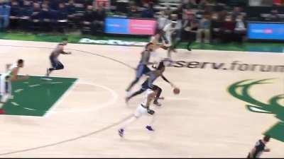 [Highlight] Jaren's block on Giannis leads to an alley-oop on the other end