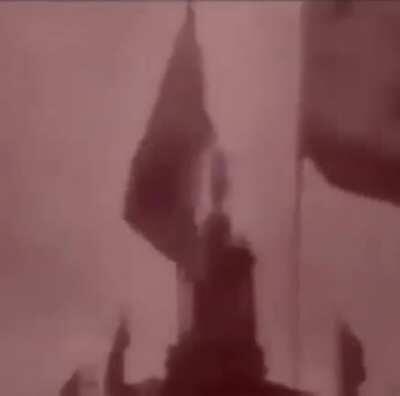 Союз нерушимый республик свободных Сплотила навеки Великая Русь. Да здравствует созданный волей народов Единый, могучий Советский Союз!