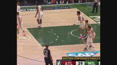 [Highlight] Trae Young and Brook Lopez with the classic sibling dynamic