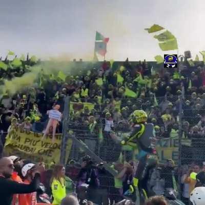 Vale greets his fans! ❤