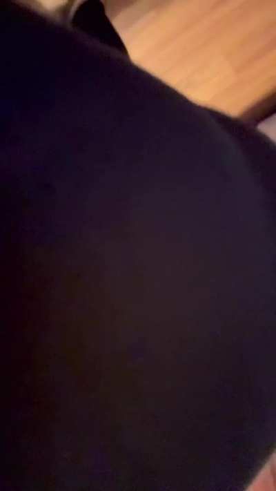 I farted then sat right on your face. This huge MILF ass is gonna be the last thing you see before you black out from bliss. Don’t fight it, just breathe me in and let go. 💨 😈