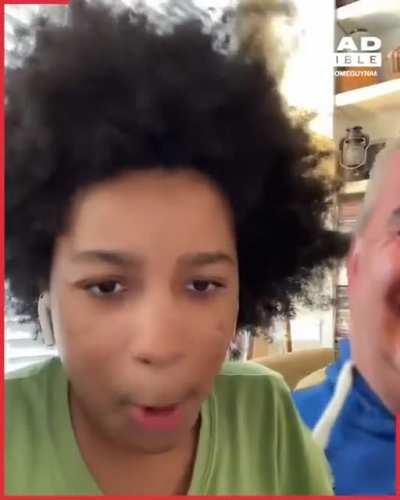 Этот розыгрыш с фильтром «подкрадывается сзади» вызывает одни из самых забавных реакций (гугол транслейт ✌️)