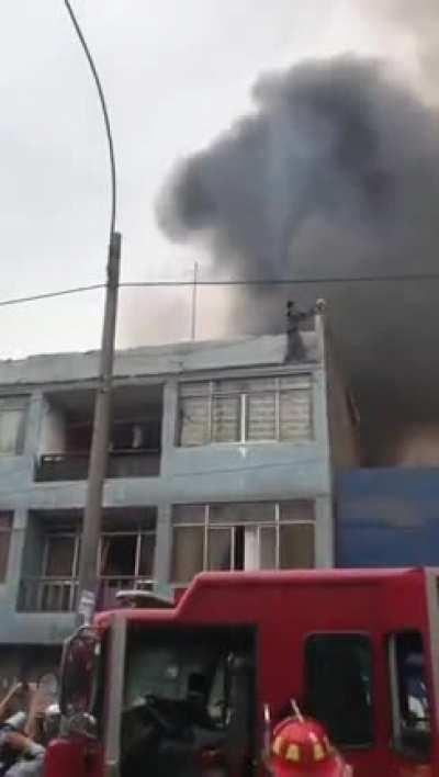 In Peru, this man risked his life to rescue 25 dogs trapped in a burning building. His name is Sebastián Arias.