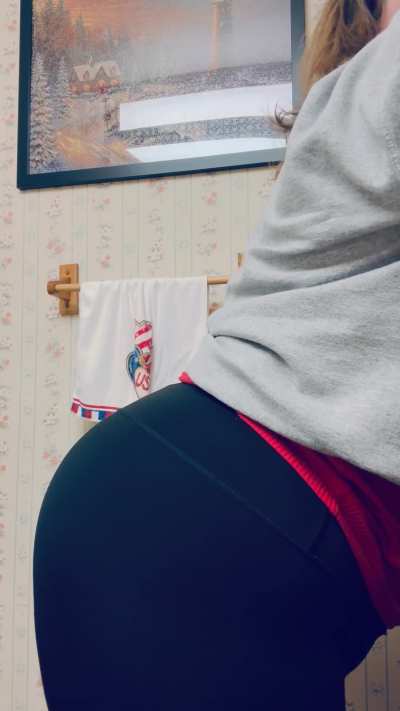 You know what turns me on? Watching a younger guy get flustered while on his knees taking in all my farts. 💨 Would you blush? Would you beg me for more, even though you know how wrong it feels? 😏