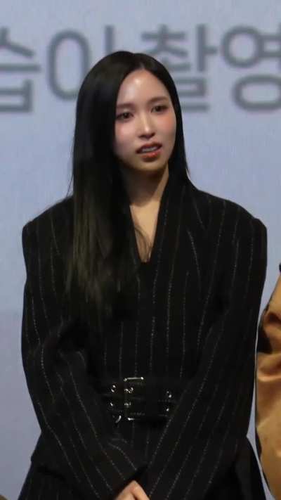 251020 - Mina sending kisses but she's the one getting shy