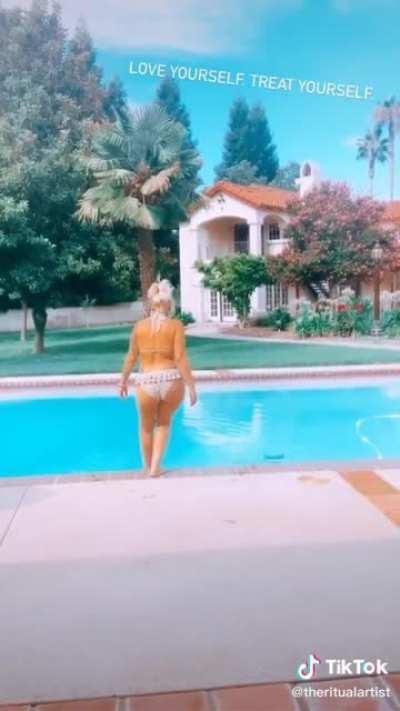 bro that walk made me stutter😃