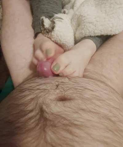 Little toes on the right spot