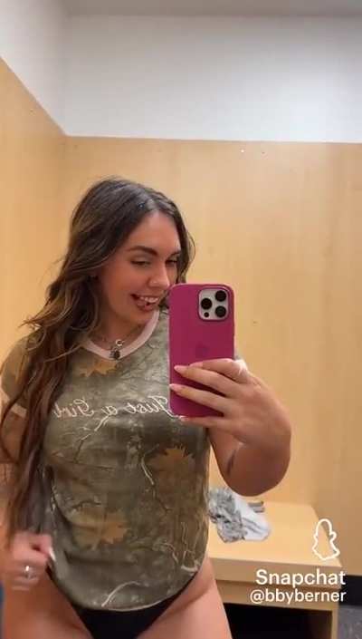 Let’s talk about her feet😁