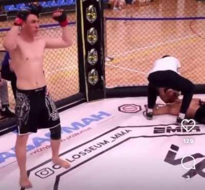 Double knockdown ends the fight