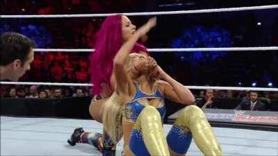 Sasha Banks strangles Summer Rae