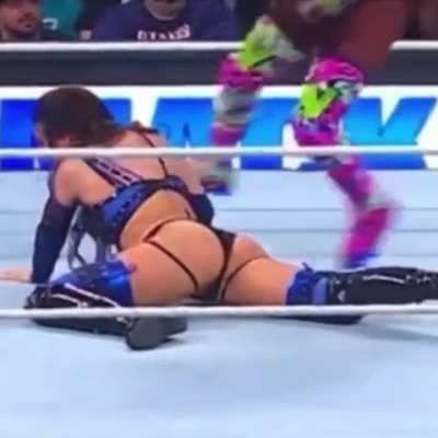 Chelsea Green was looking so good, Naomi couldn’t resist