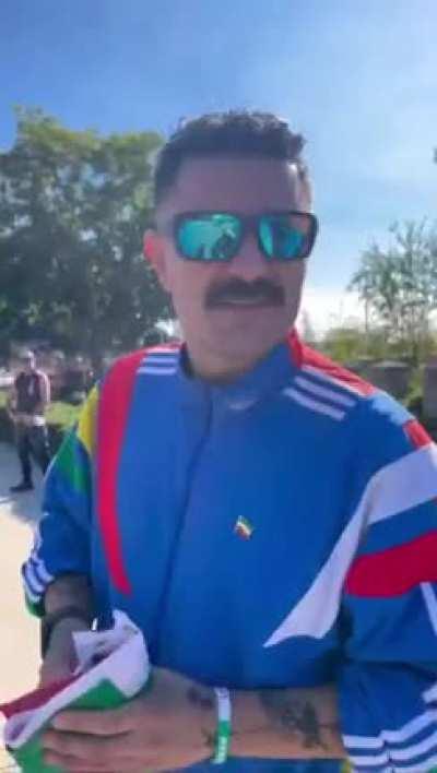 Vee are doing deh revolution, yeeh...