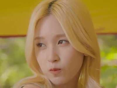 200814 Mina (Munching Food Pretty Version)