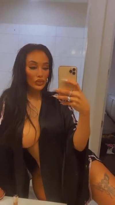 Friday night vibes 🔥🔥