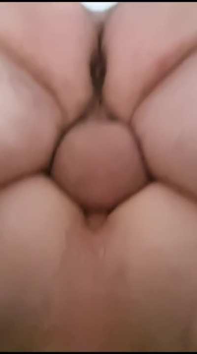 Cumming in a friend 😜