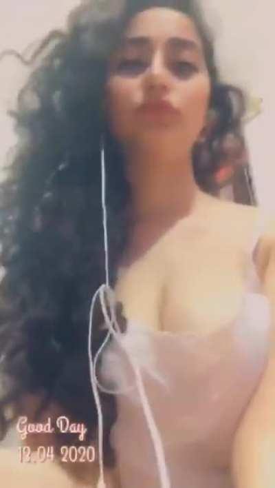 Desi Hottie (Inbox to get Indian 2024 Unseen Collections For Cheap)