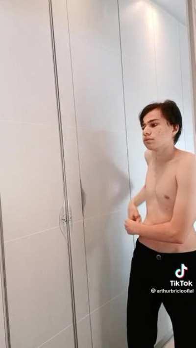 Dang he’s a REAL d a d d y